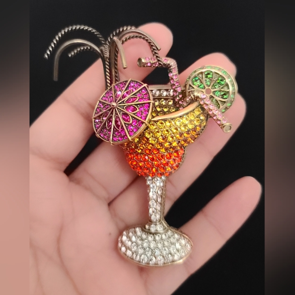 AUTHENTIC Heidi daus "Mai Tai" cocktail pin